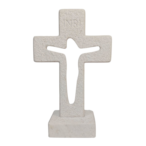 Kameni križ na postolju